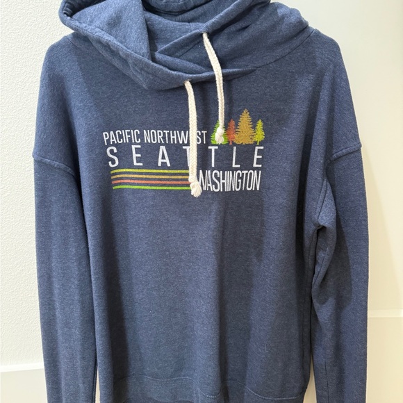 Tops - Blue Seattle Washington Pacific Northwest Graphic Hoodie Souvenir